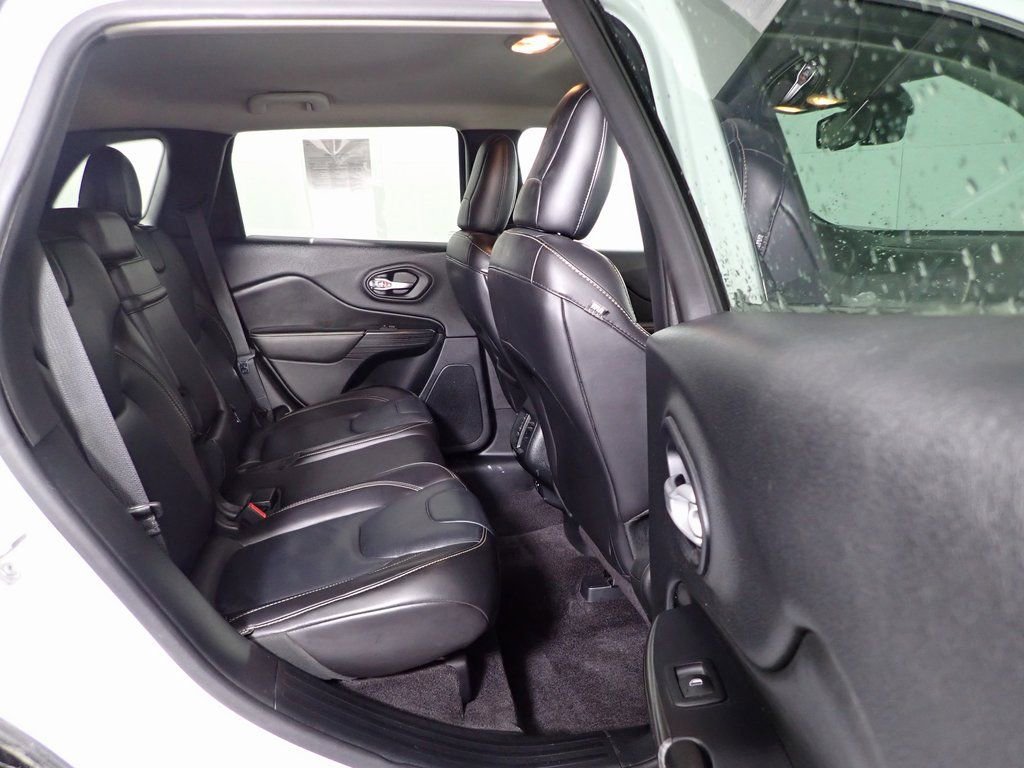 Used 2016 Jeep Cherokee Limited image 31