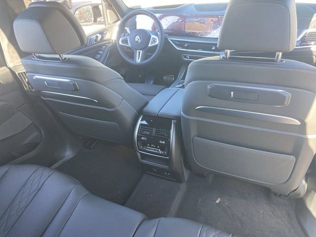 Used 2025 BMW X7 M60i w/ Climate Comfort Package image 14
