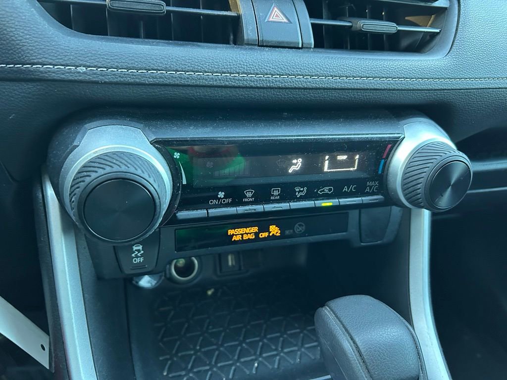 Used 2020 Toyota RAV4 LE image 25