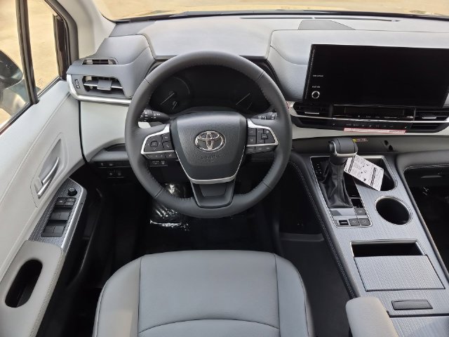 Certified 2026 Toyota Sienna XLE FWD image 28