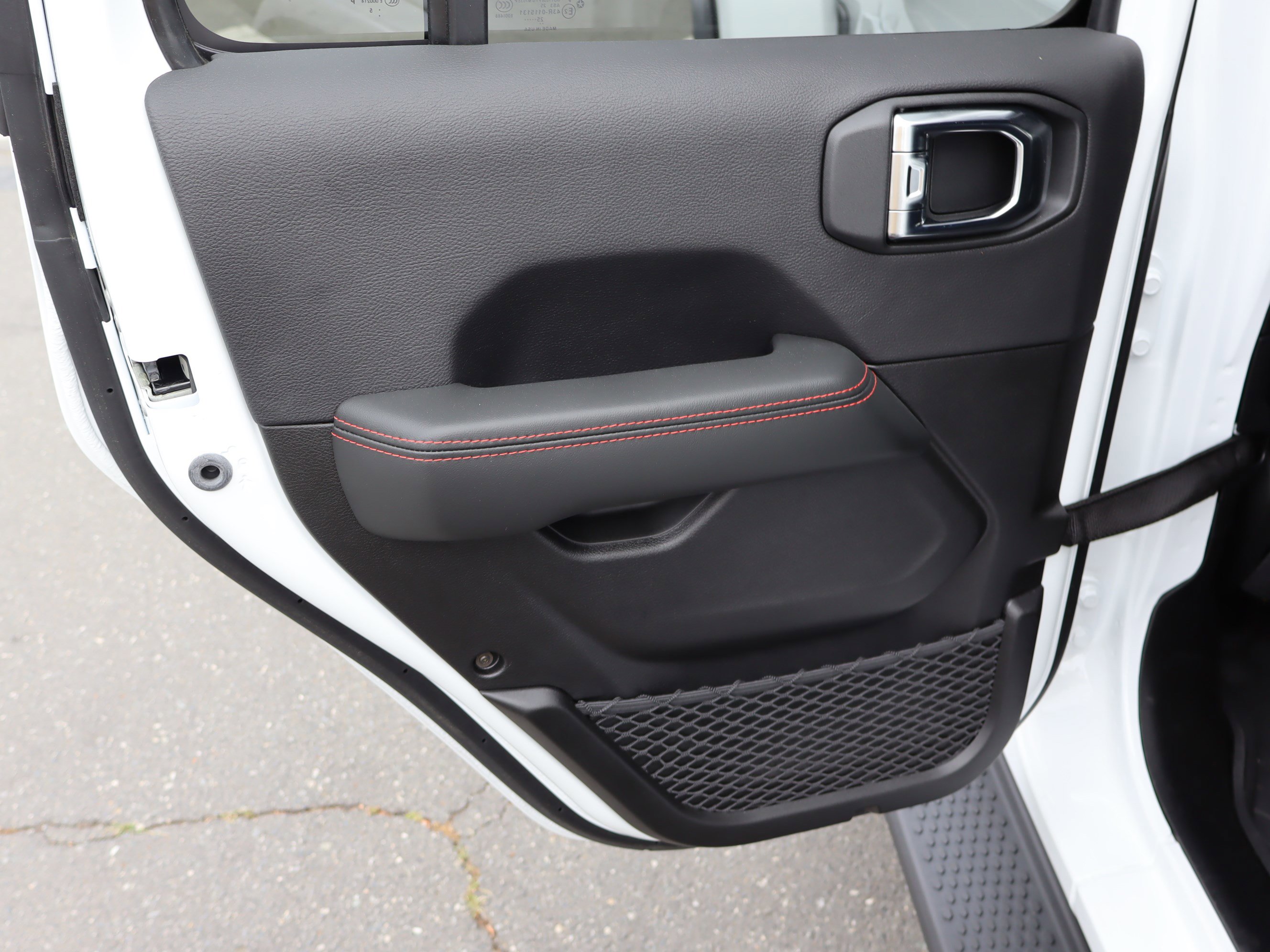 Used 2025 Jeep Wrangler Unlimited Rubicon AWD/4WD image 32