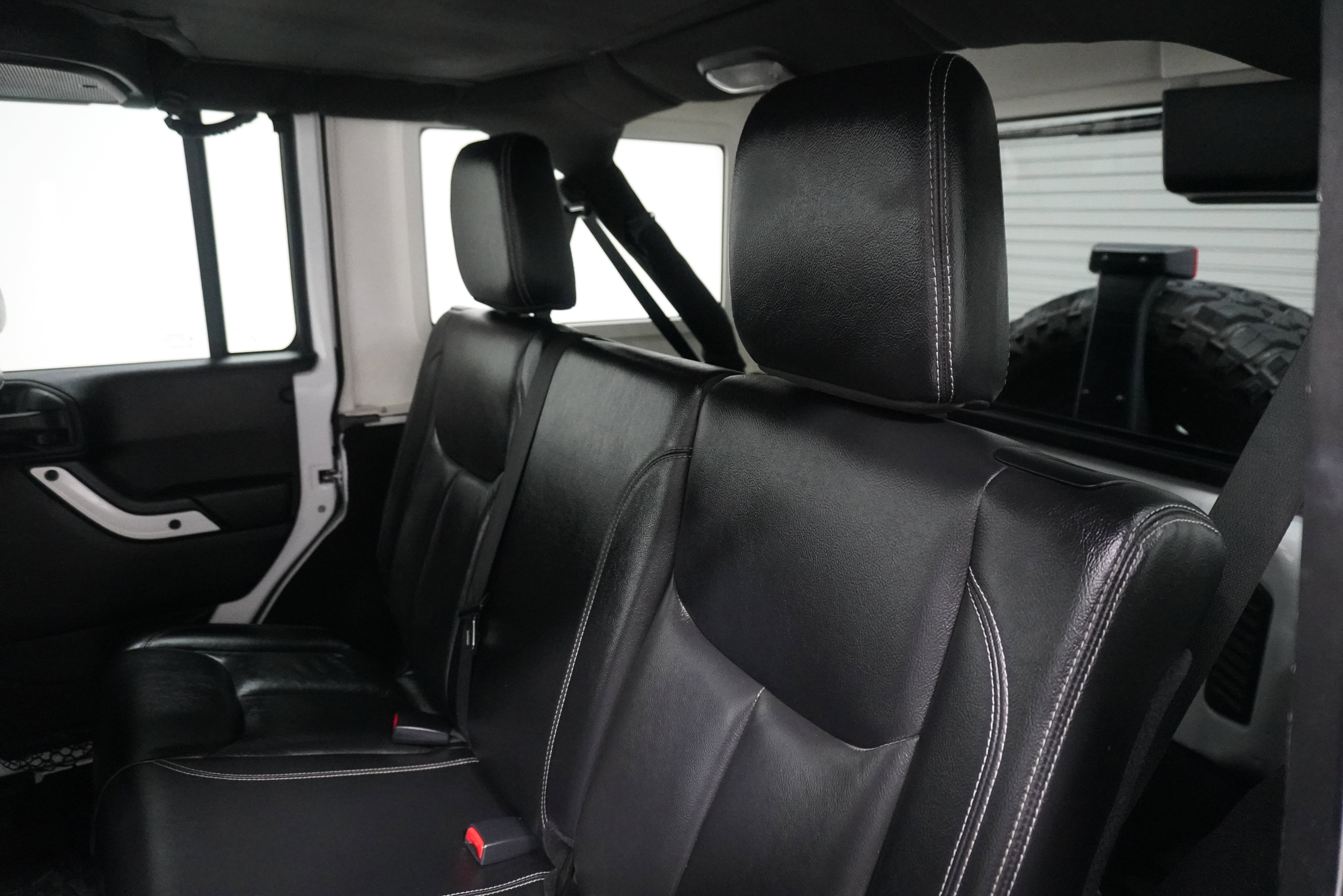 Used 2015 Jeep Wrangler Unlimited Rubicon AWD/4WD image 14