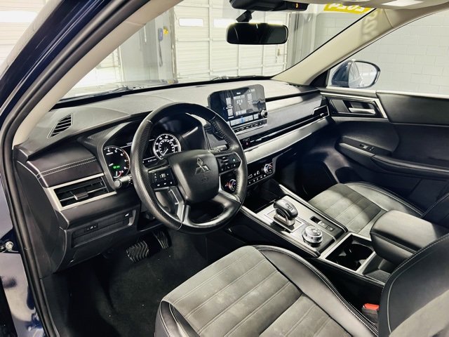 Used 2024 Mitsubishi Outlander SE image 25