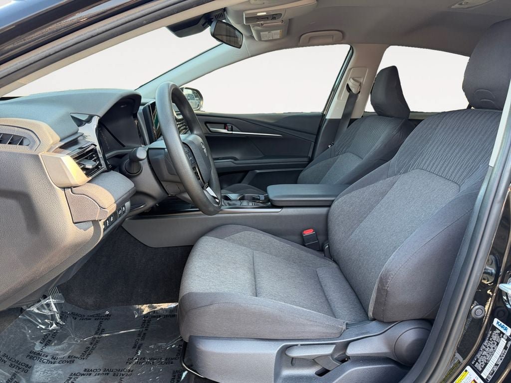 Used 2025 Toyota Camry LE FWD image 6
