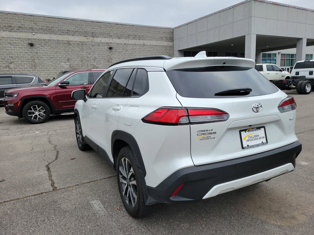 Used 2024 Toyota Corolla Cross XLE image 5