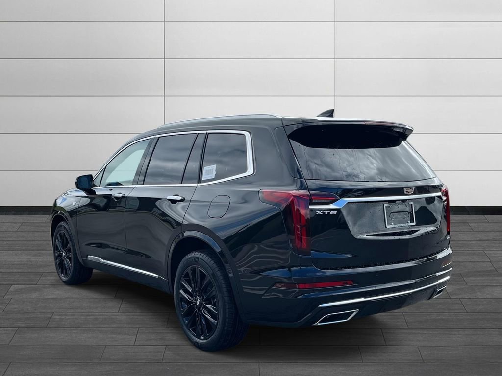 New 2025 Cadillac XT6 Luxury image 3