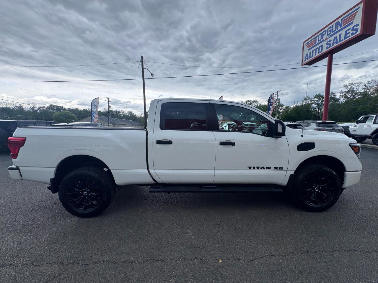 Used 2019 Nissan Titan SV w/ SV Convenience Package AWD/4WD image 2