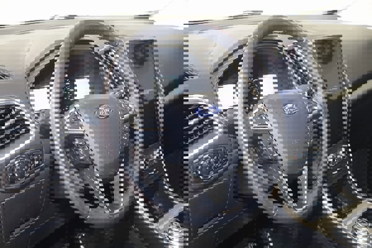 Used 2024 Ford Edge SEL w/ Convenience Package image 6