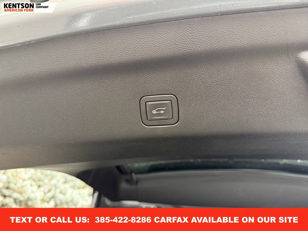 Used 2025 Chevrolet Suburban Z71 image 37