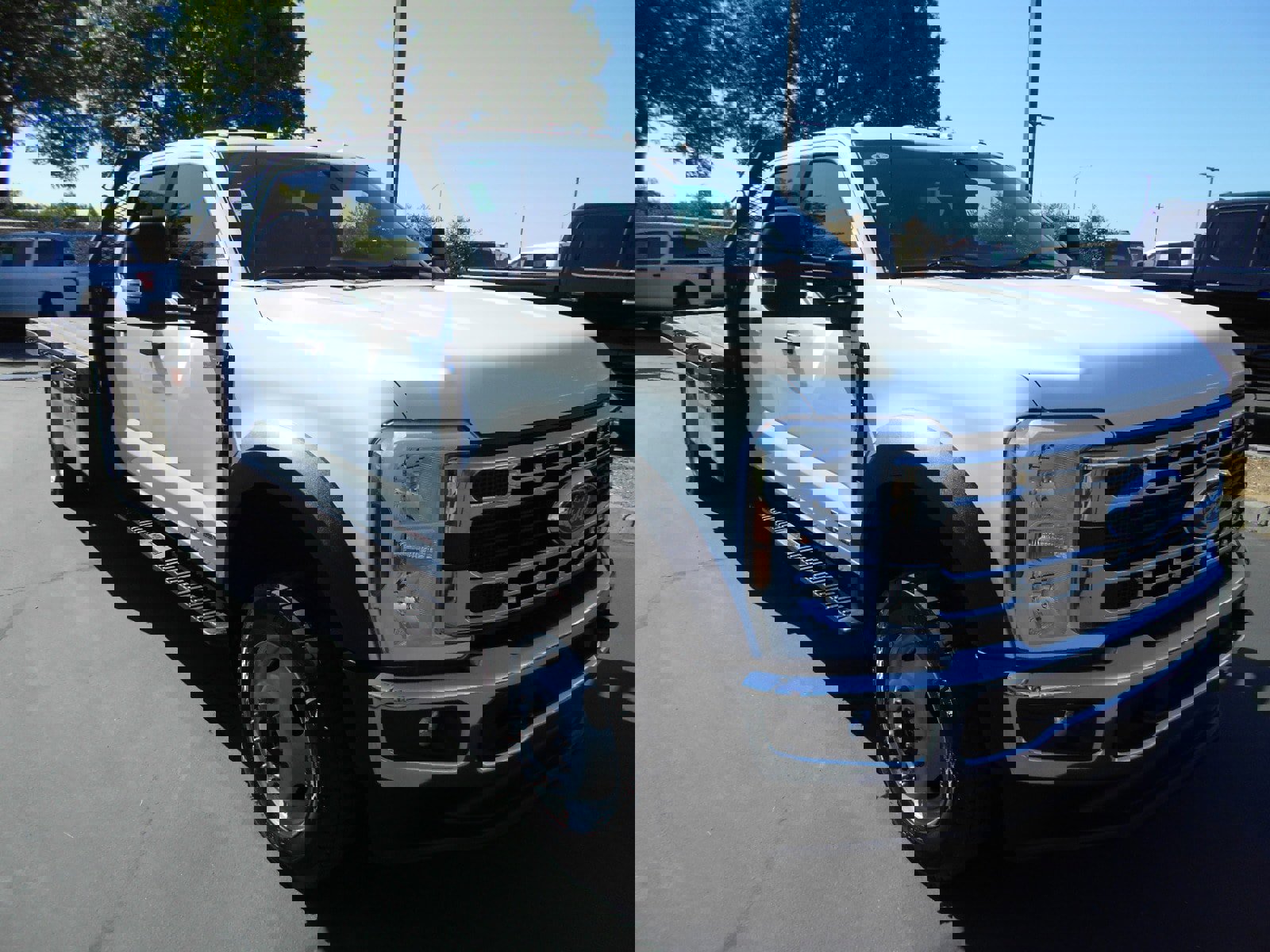 Used 2024 Ford F550 4x4 Crew Cab Super Duty image 2