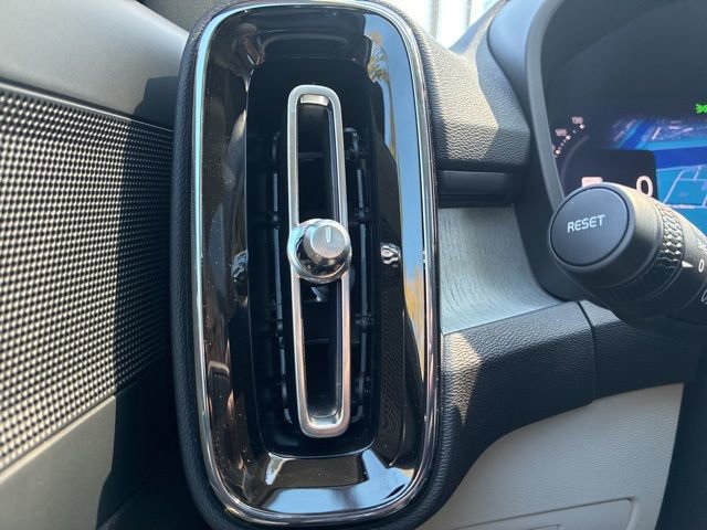 New 2026 Volvo XC40 B5 Plus w/ Protection Package Premier AWD/4WD image 27