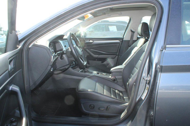 Used 2024 Volkswagen Jetta SE image 8