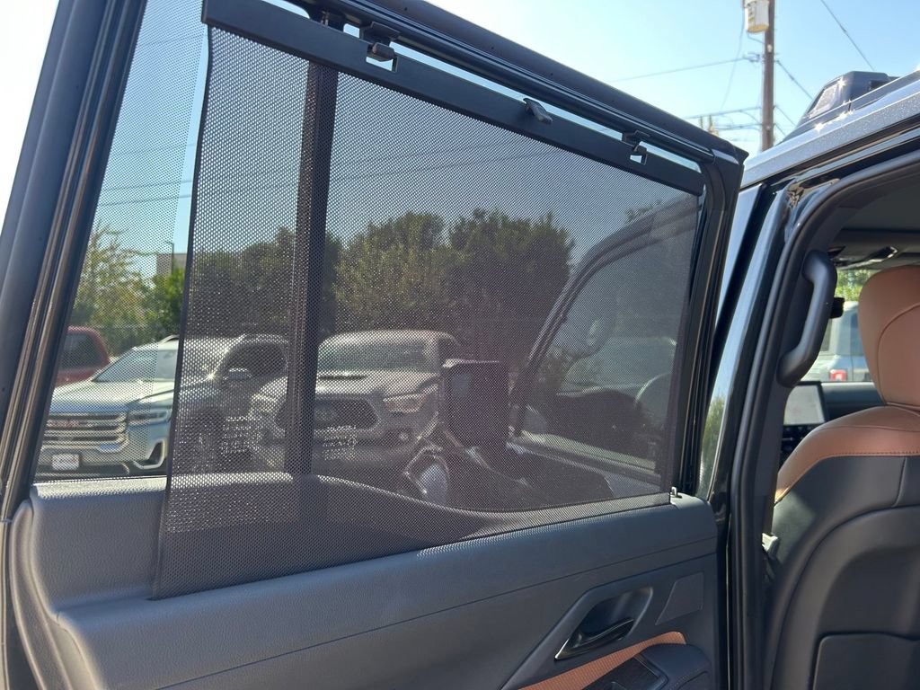 Used 2025 Lexus GX 550 AWD/4WD image 18