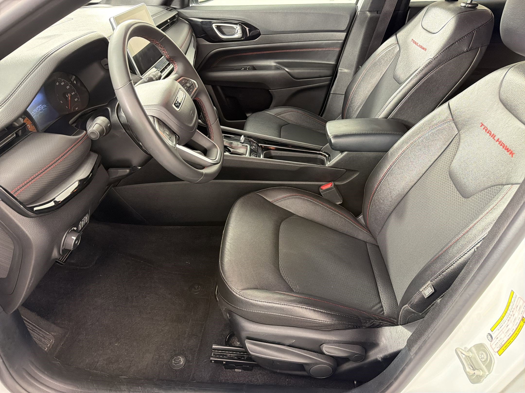 Used 2024 Jeep Compass Trailhawk image 5