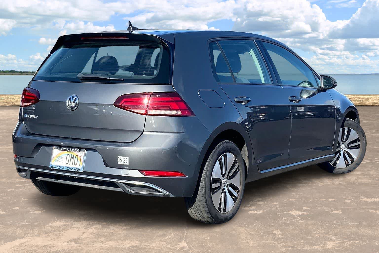 Used 2019 Volkswagen e-Golf SE w/ Driver Assistance Package FWD image 22