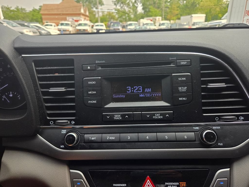 Used 2017 Hyundai Elantra SE FWD image 21