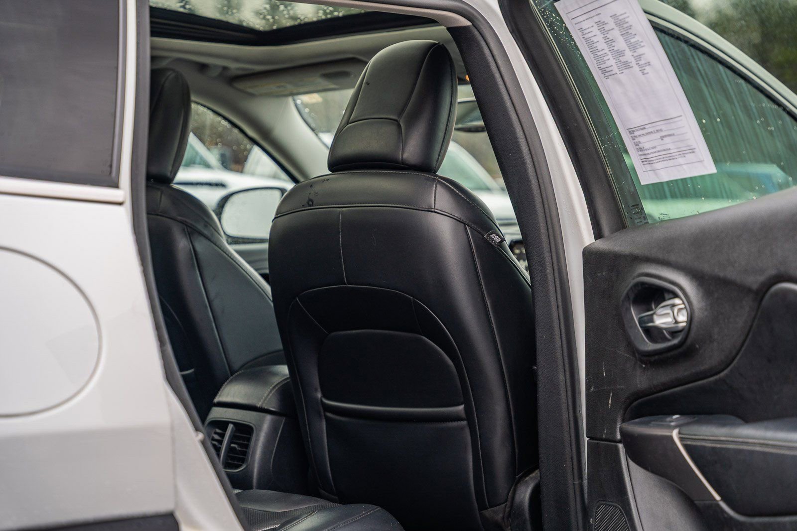 Used 2019 Jeep Cherokee Limited image 14