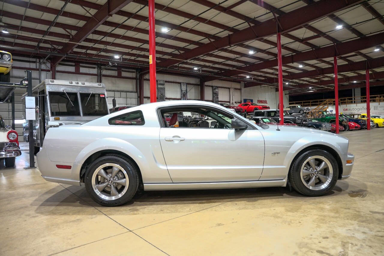 Used 2005 Ford Mustang GT Premium image 10