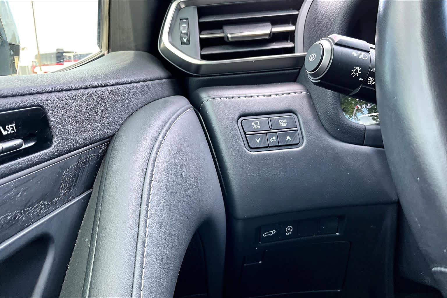 Used 2023 Lexus LX 600 4WD w/ Accessory Package (Z1) image 36