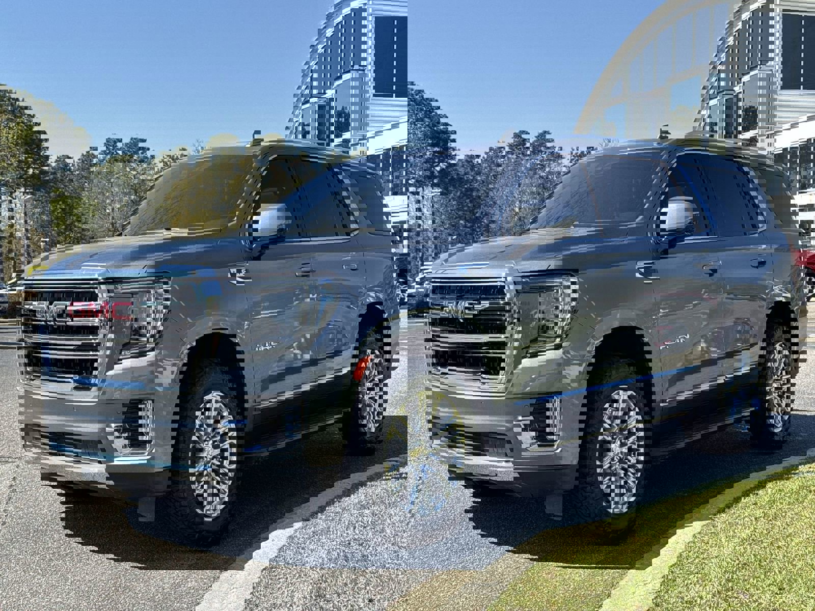 Used 2022 GMC Yukon SLT w/ SLT Premium Package image 5