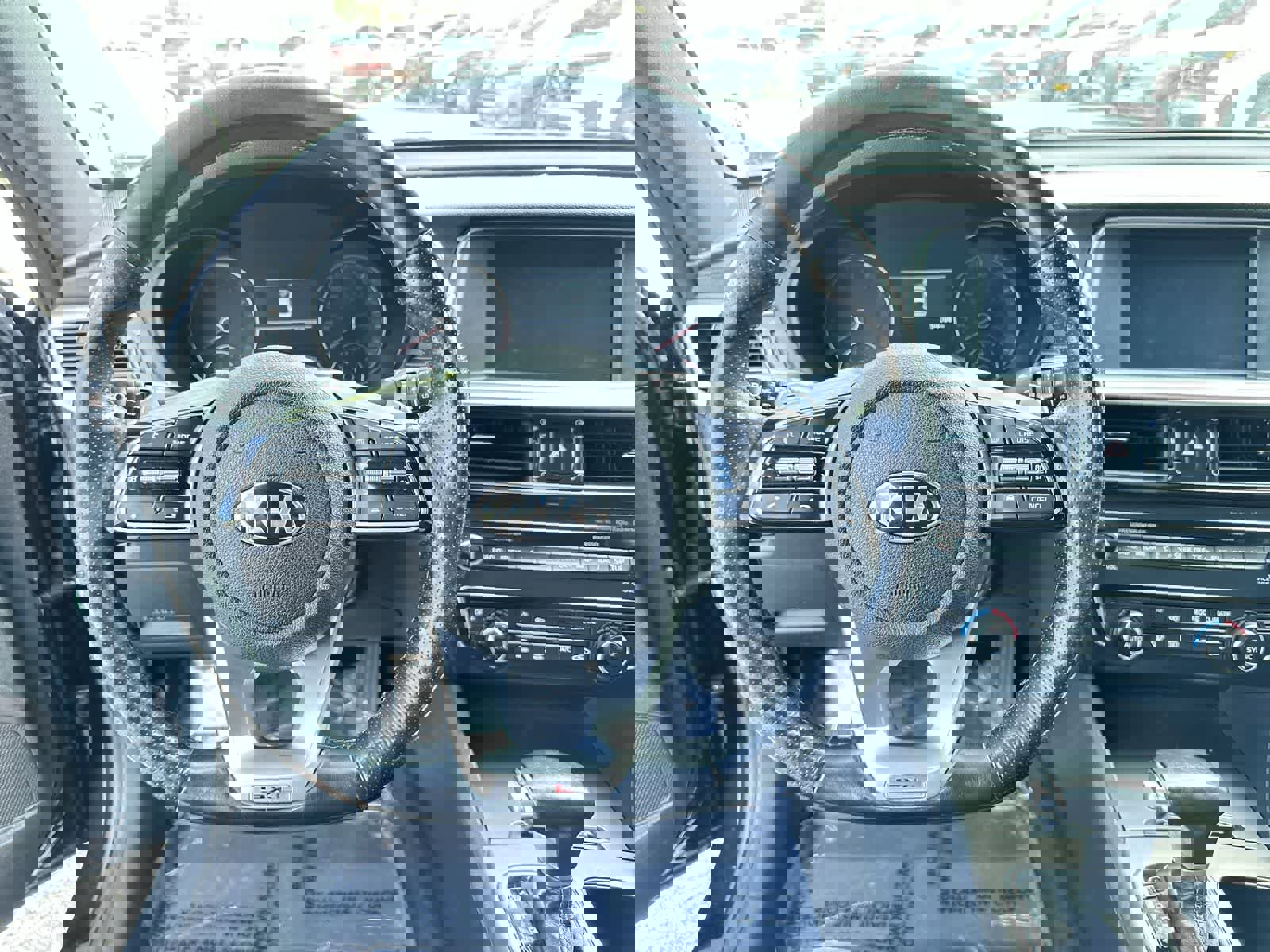 Used 2019 Kia Optima SX w/ SX Limited (Bronze) Package image 18