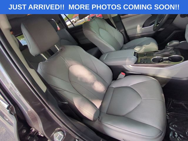 Used 2025 Toyota Highlander Limited FWD image 39
