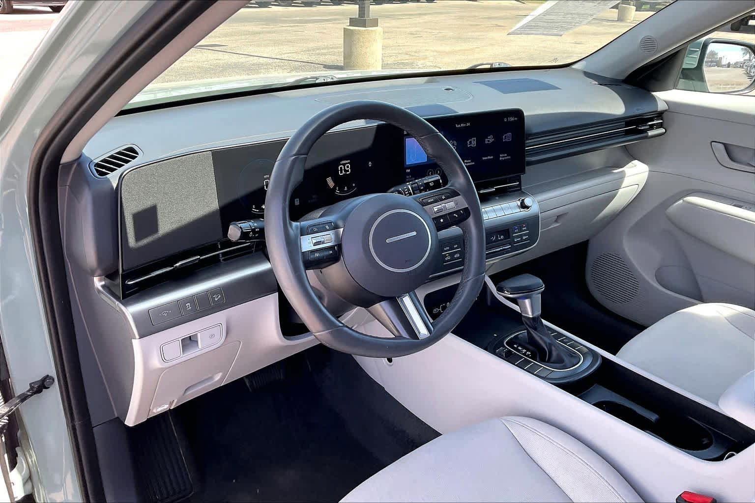 Used 2025 Hyundai Kona SEL FWD image 17