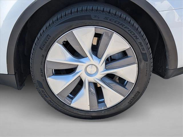 Used 2024 Tesla Model Y Long Range image 16