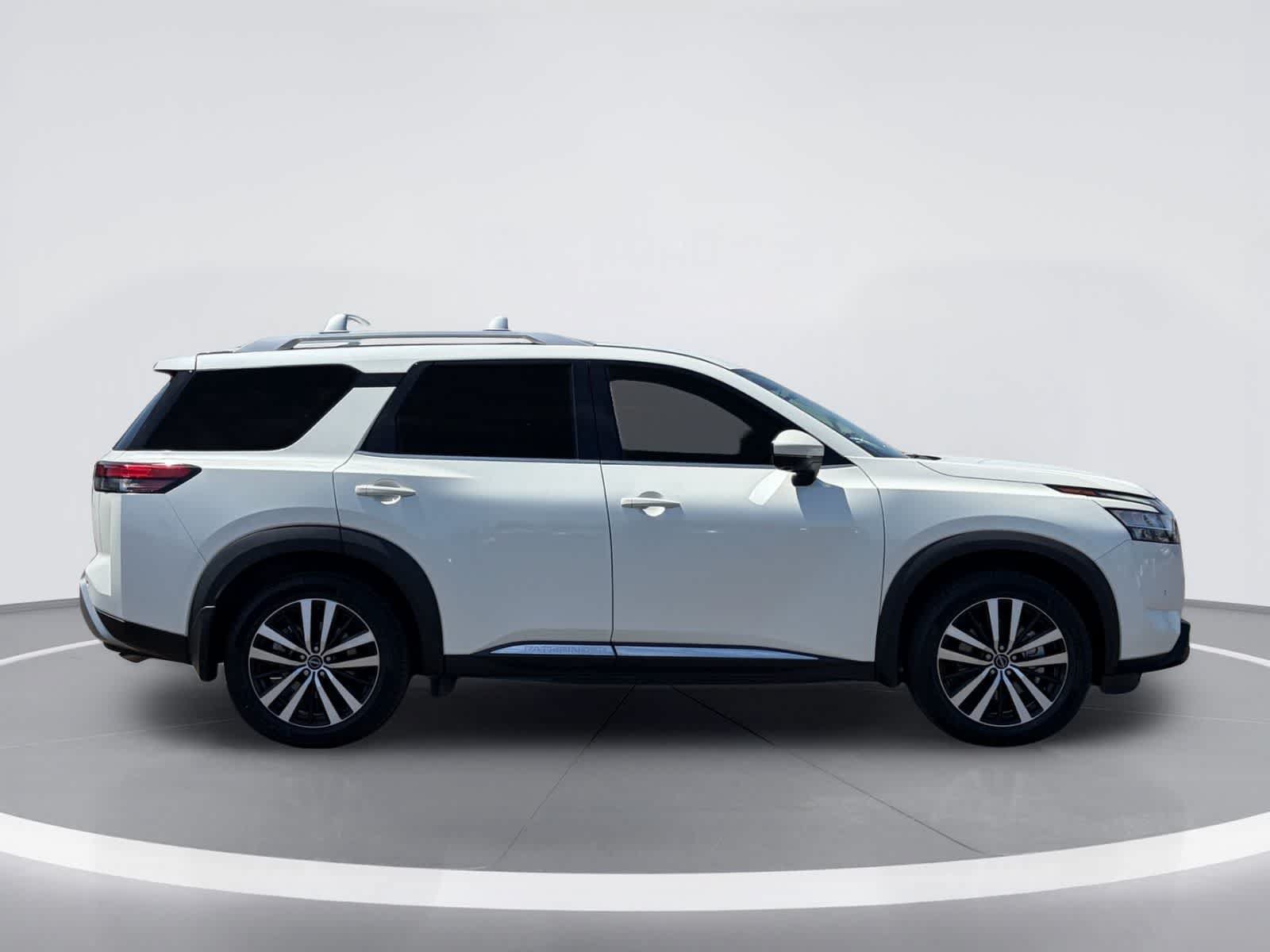 Used 2023 Nissan Pathfinder Platinum AWD/4WD image 7