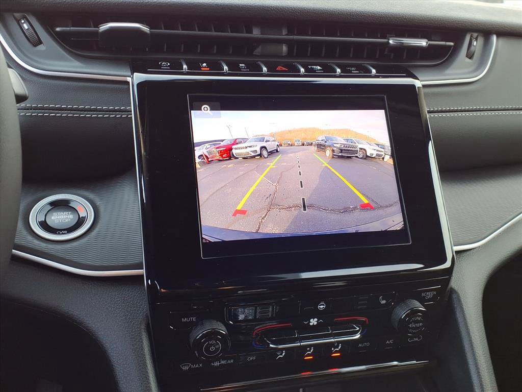 New 2025 Jeep Grand Cherokee Laredo X w/ Luxury Tech Group I AWD/4WD image 8