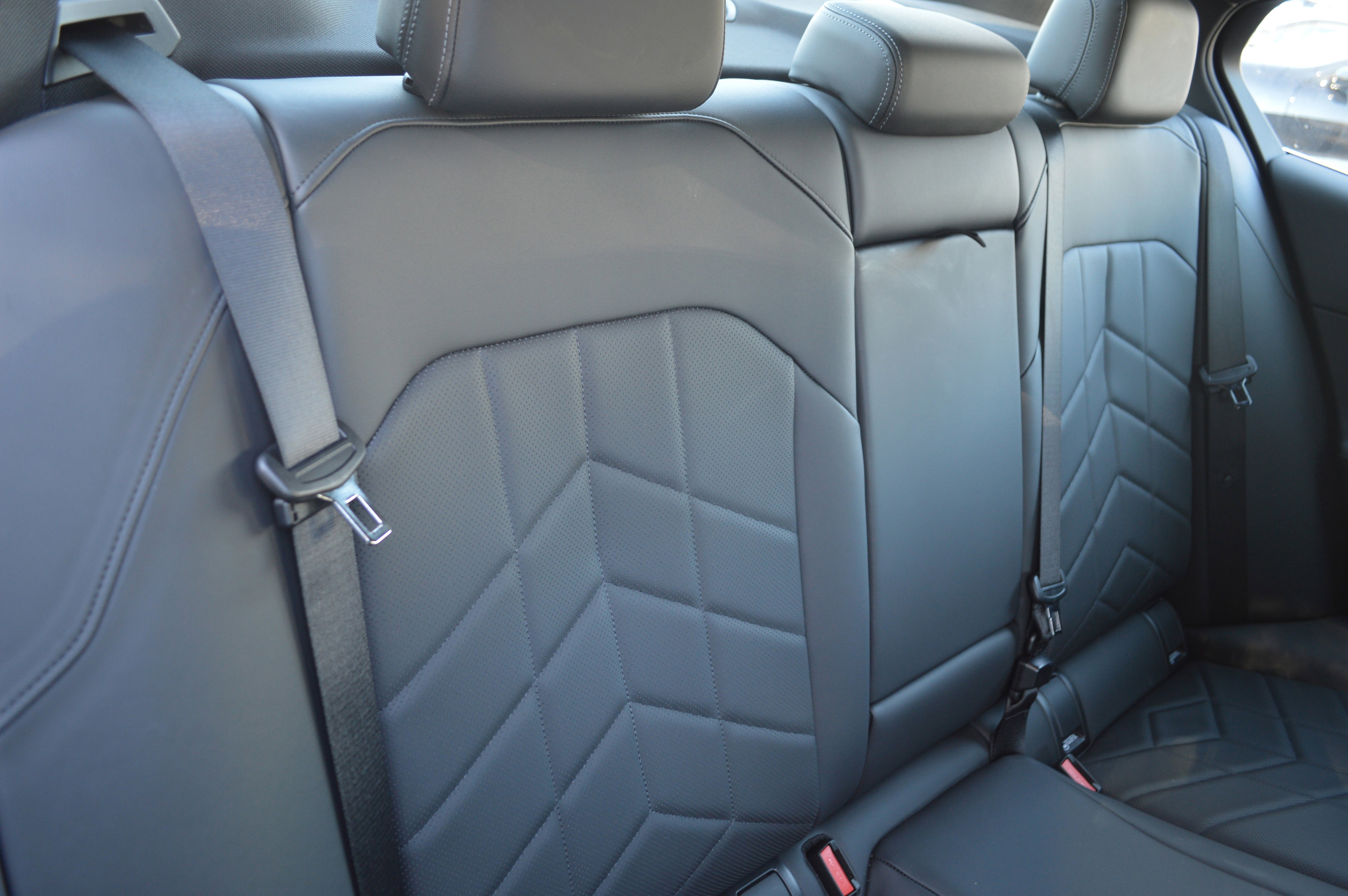 Used 2025 BMW 530i xDrive w/ Premium Package image 35