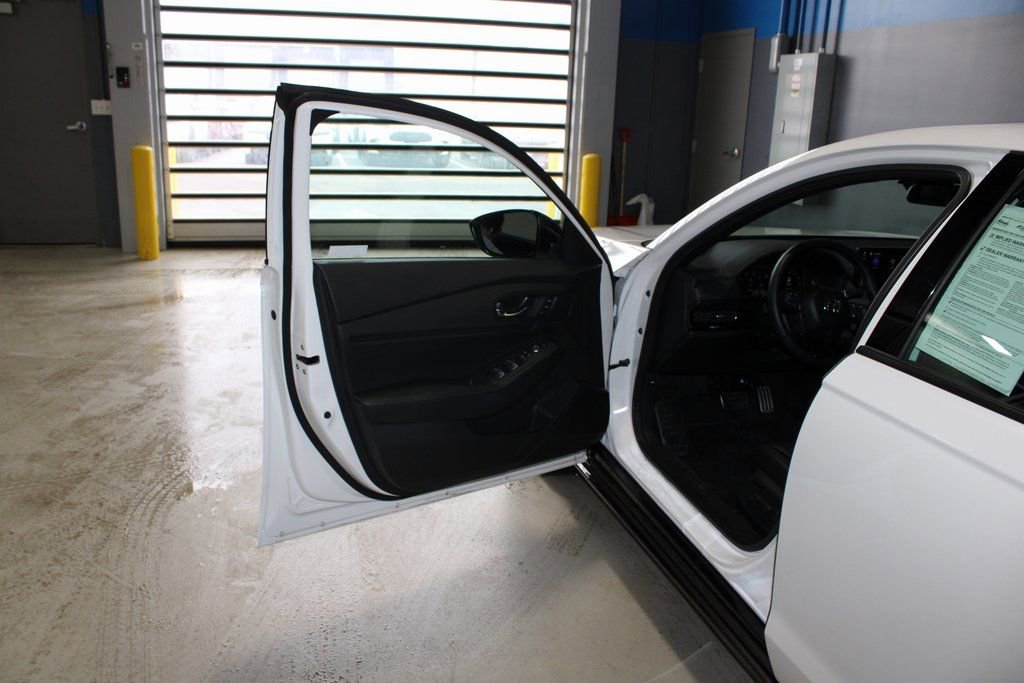 Used 2025 Honda Accord Sport image 7