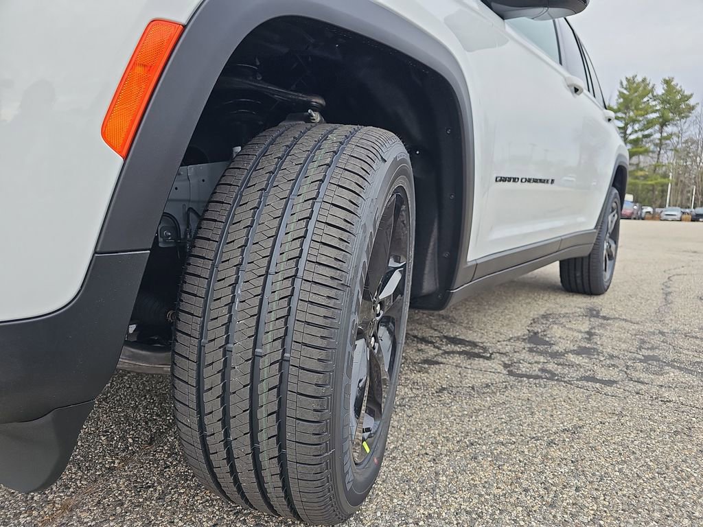 New 2025 Jeep Grand Cherokee Altitude AWD/4WD image 33