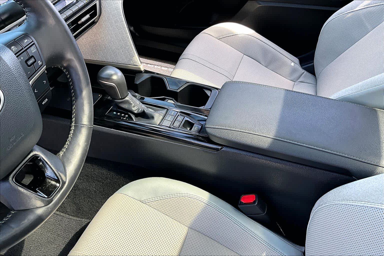 Used 2025 Toyota Camry XLE w/ Premium Plus Package FWD image 17