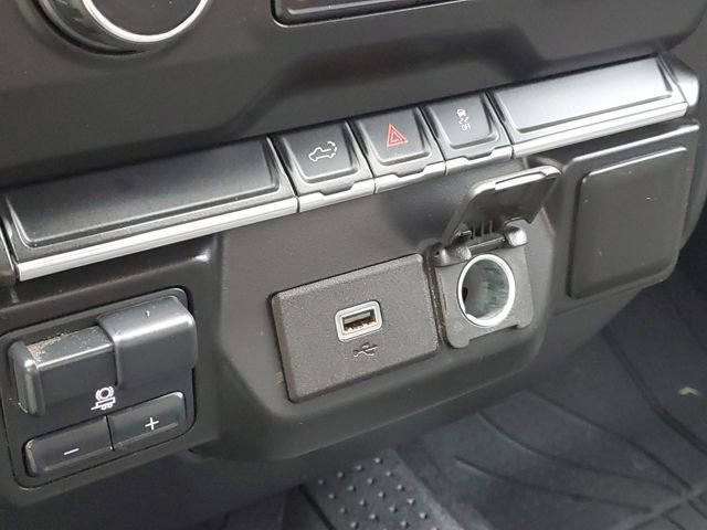 Used 2020 Chevrolet Silverado 2500 Custom w/ Custom Value Package image 18