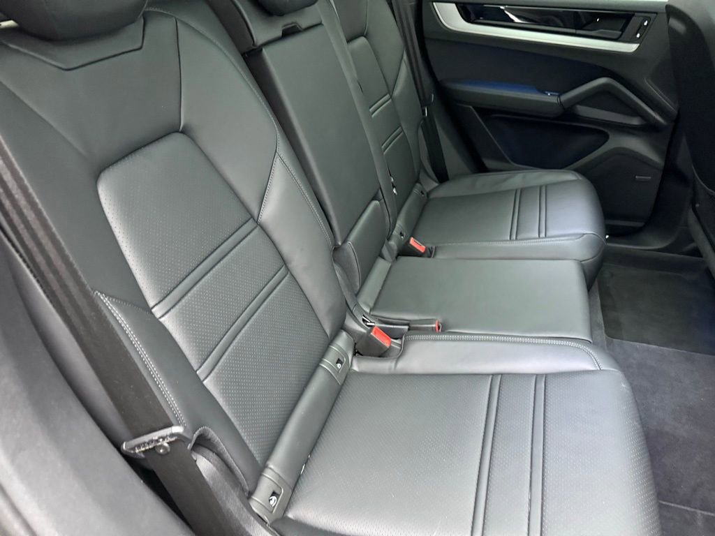 Certified 2025 Porsche Cayenne Coupe image 24