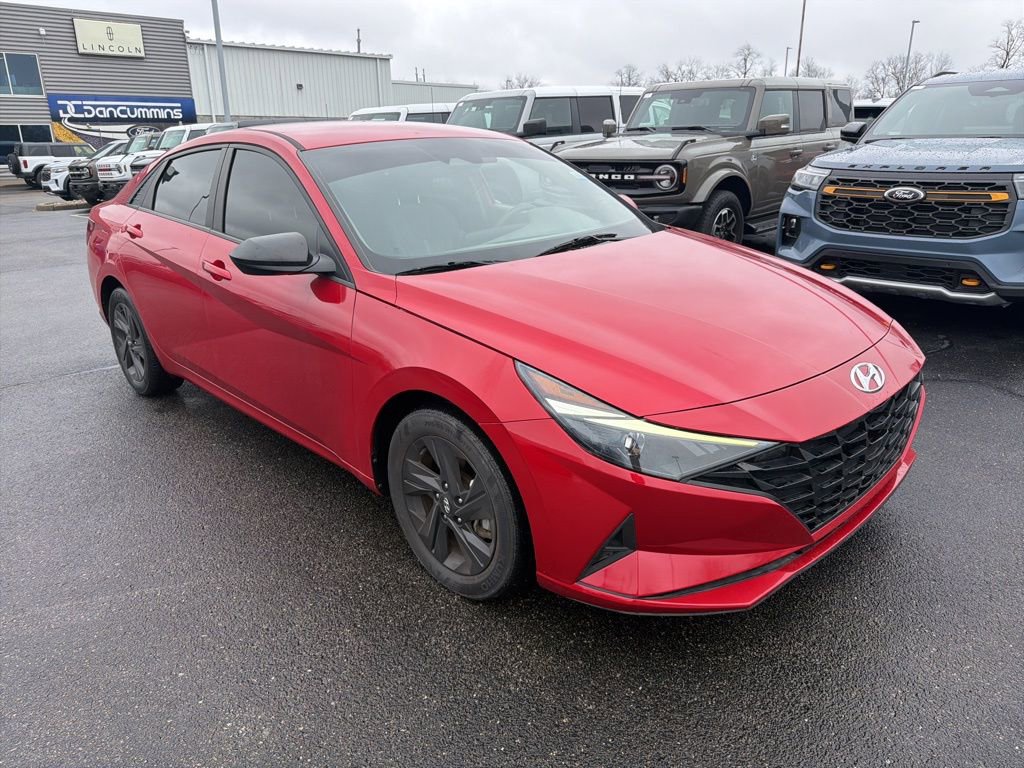 Used 2021 Hyundai Elantra SEL image 2