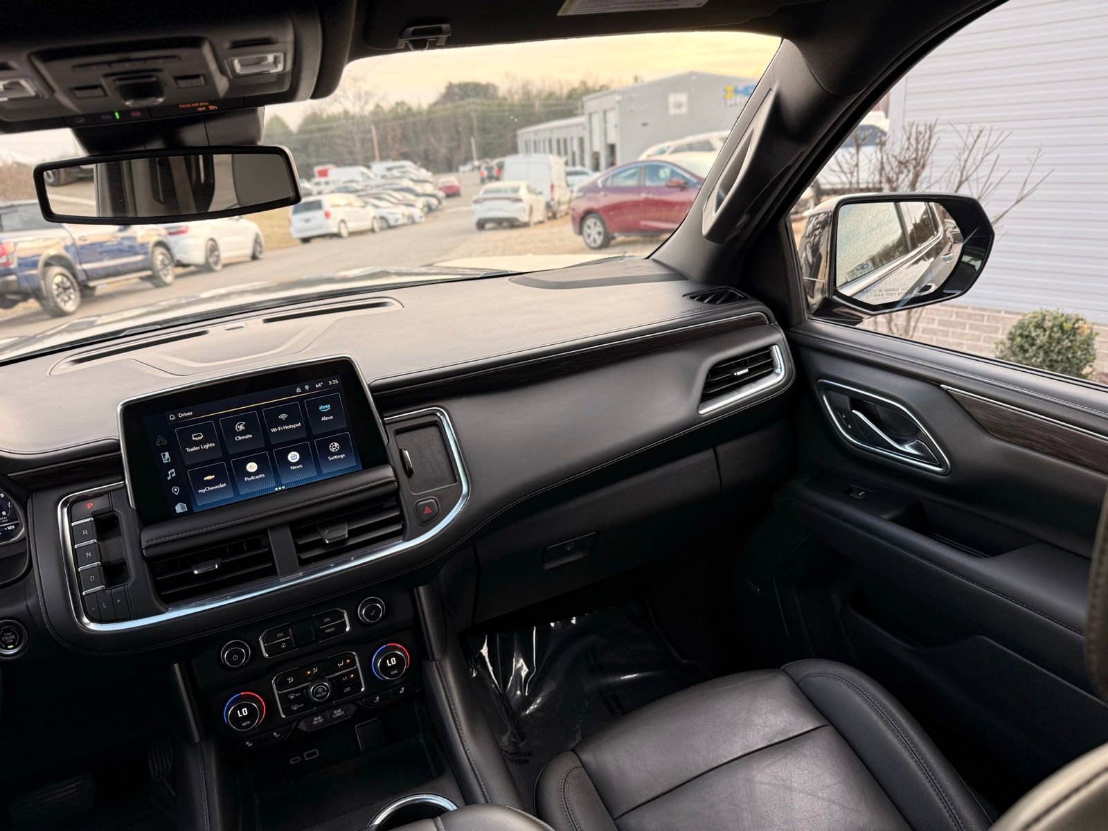 Used 2023 Chevrolet Tahoe LT w/ Luxury Package image 34