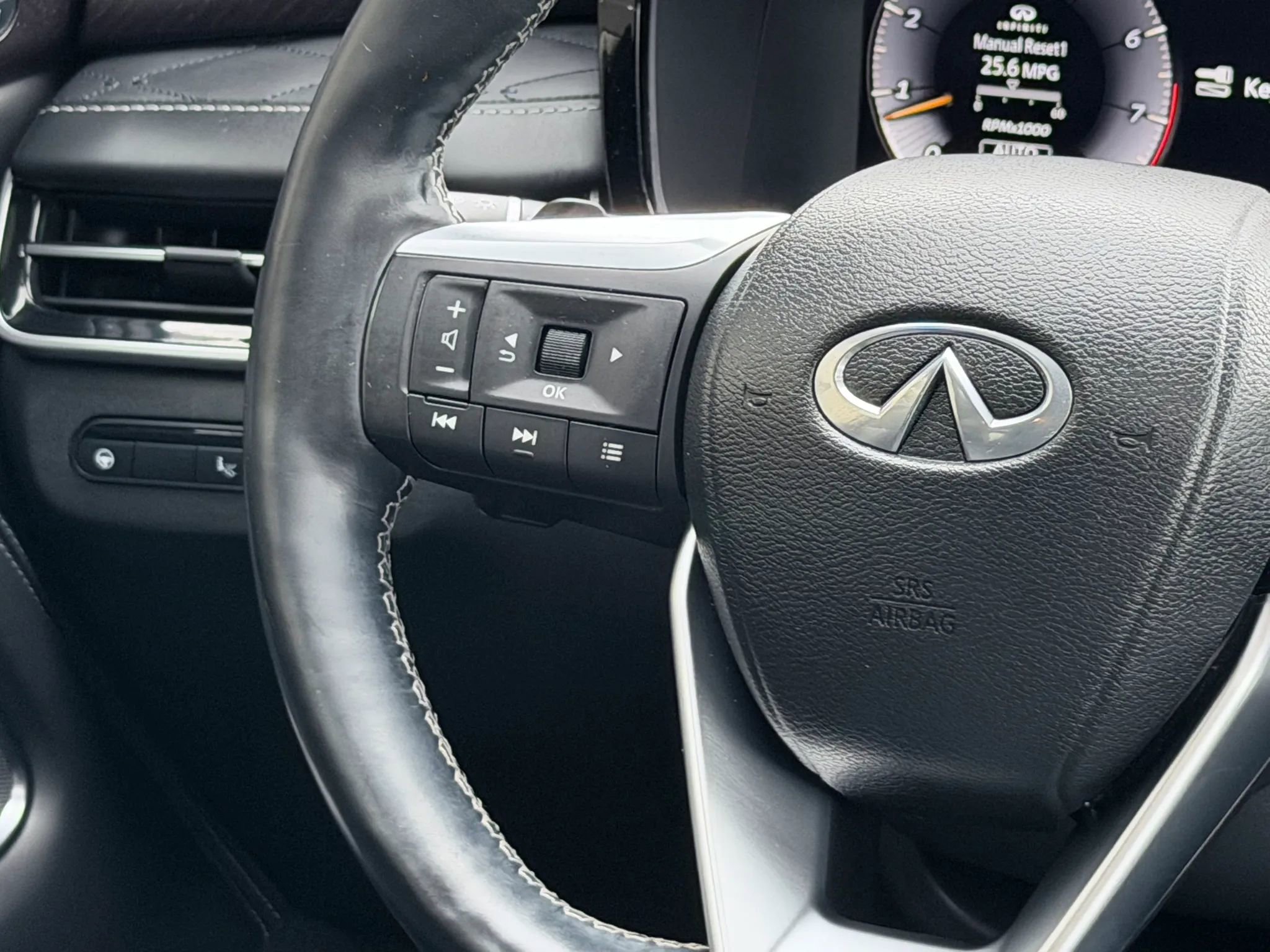 Used 2023 INFINITI QX60 Autograph w/ Cargo Package AWD/4WD image 17