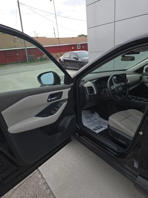 Used 2025 Nissan Rogue SV AWD/4WD image 9