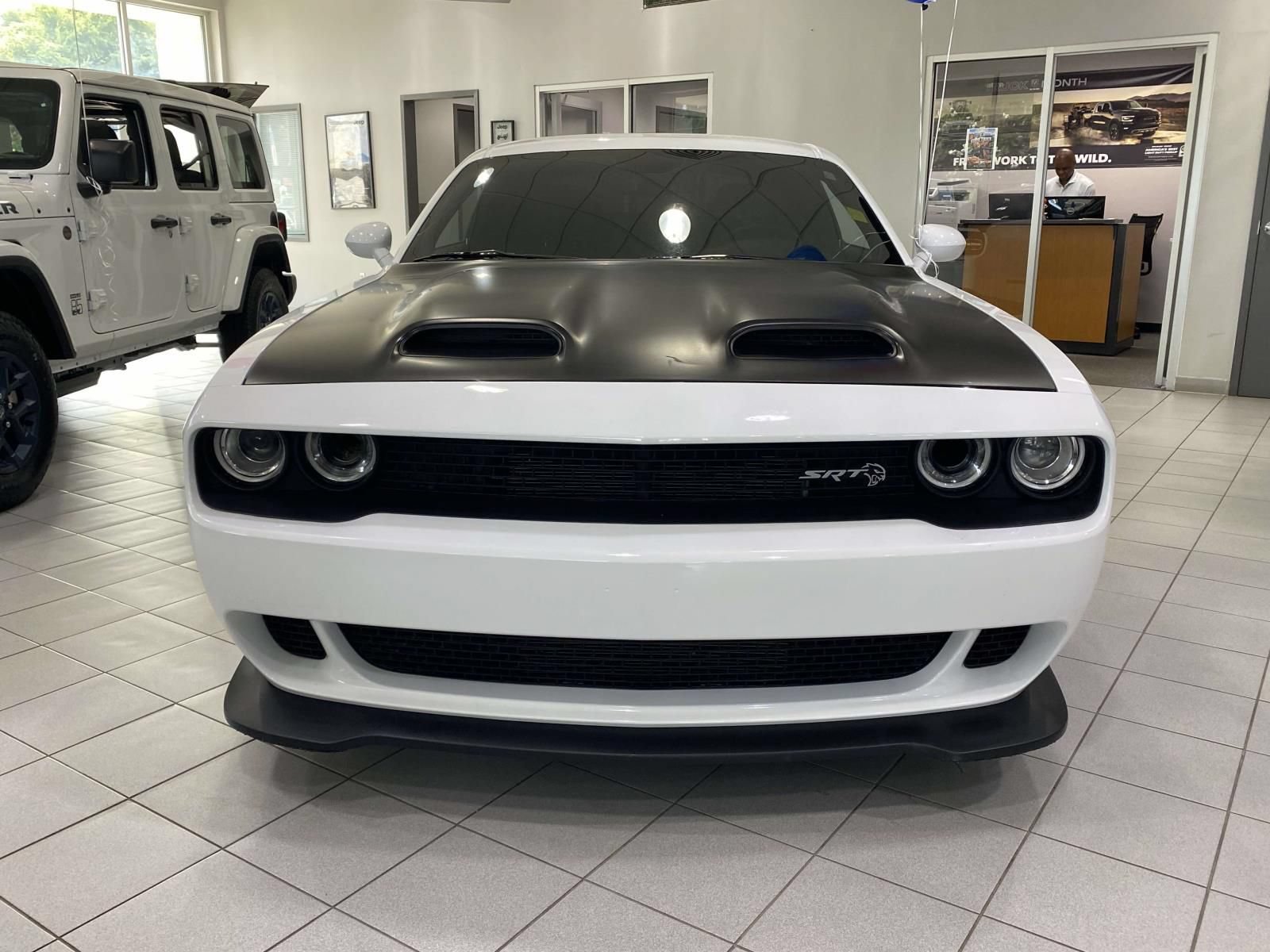 Used 2023 Dodge Challenger SRT Hellcat RWD image 2
