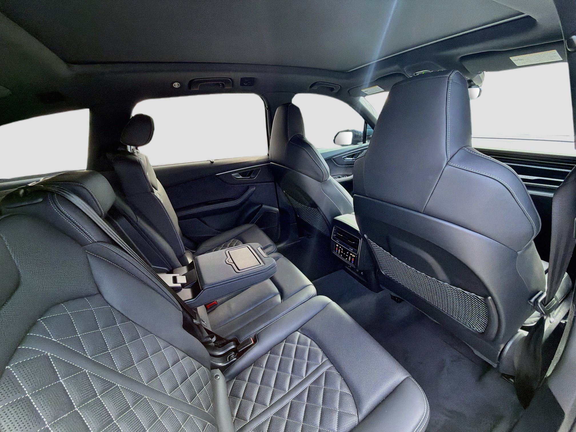 Used 2025 Audi SQ7 Prestige w/ Prestige Package AWD/4WD image 30