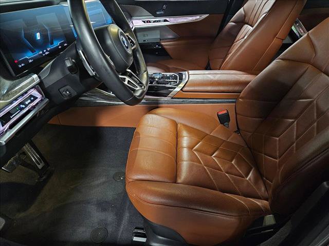 Certified 2024 BMW i7 eDrive50 w/ M Sport Package RWD image 16