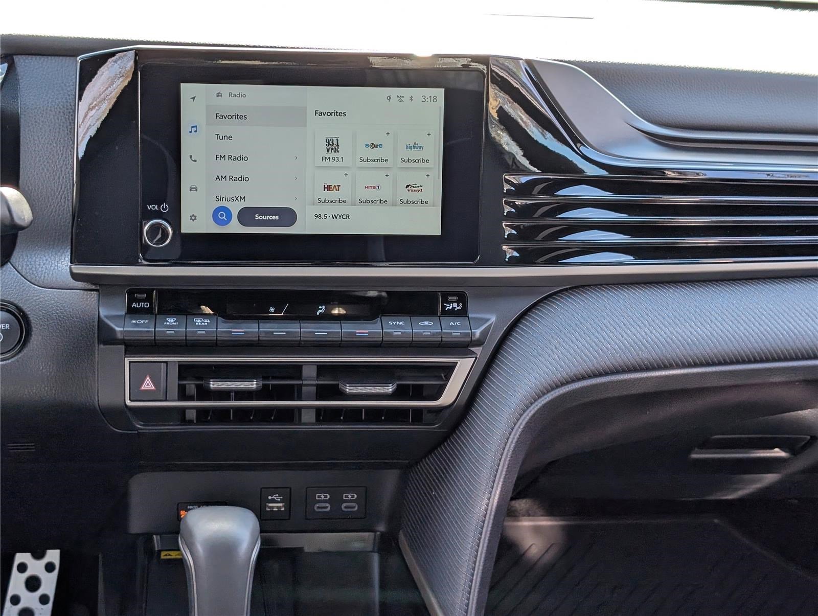 Used 2025 Toyota Camry SE image 17