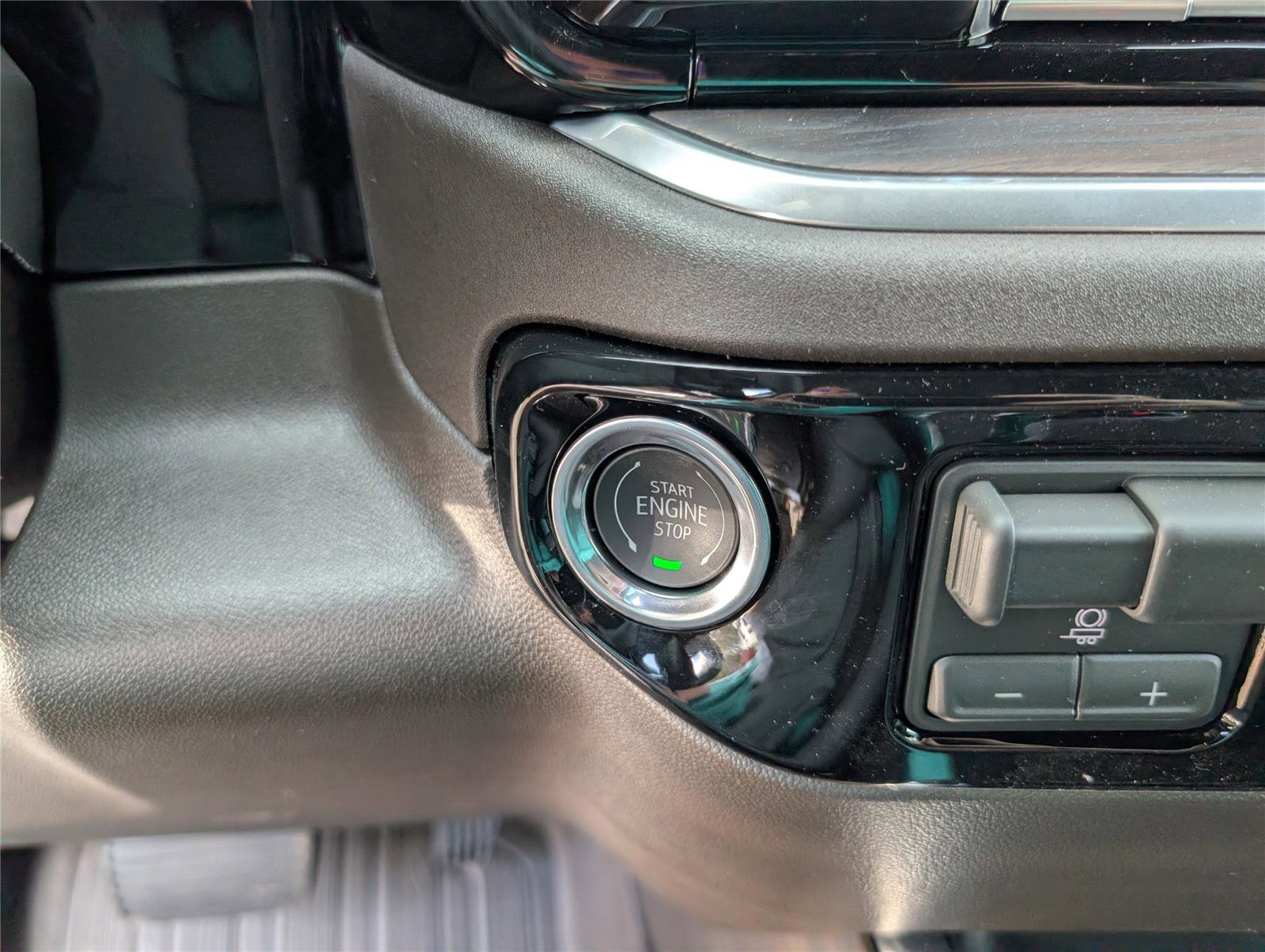 New 2026 GMC Sierra 1500 SLT w/ SLT Premium Plus Package AWD/4WD image 33