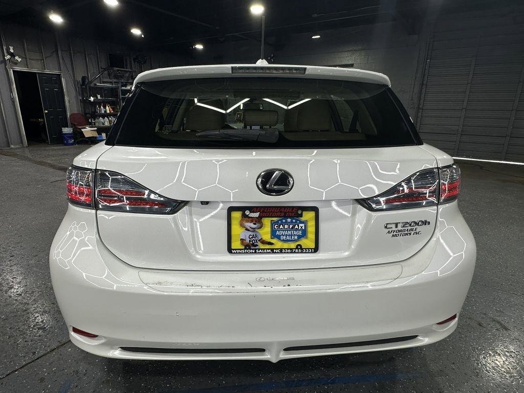 Used 2013 Lexus CT 200h w/ Premium Pkg w/Navigation FWD image 4