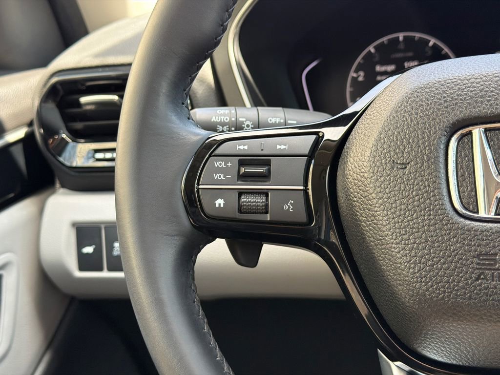 Certified 2025 Honda Pilot Touring image 25