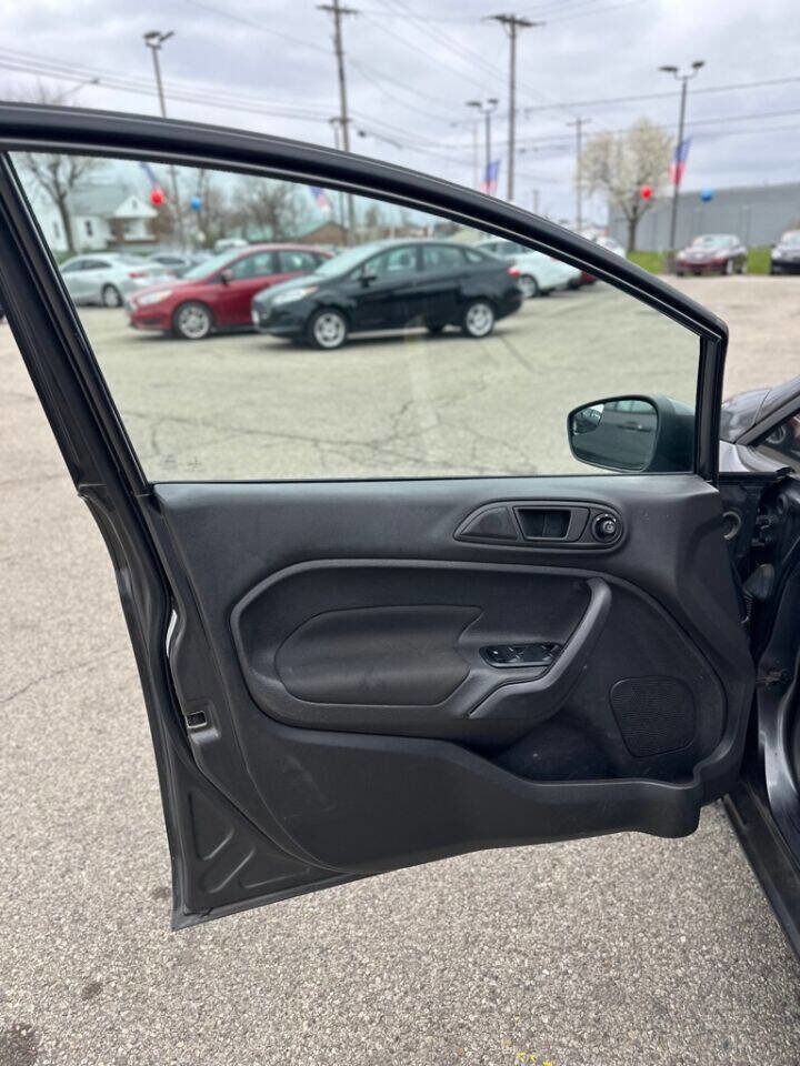 Used 2018 Ford Fiesta SE image 9