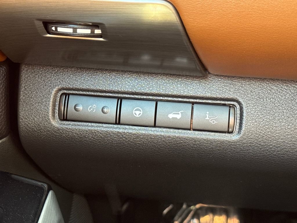 Used 2025 Nissan Pathfinder Platinum w/ Cargo Package image 33