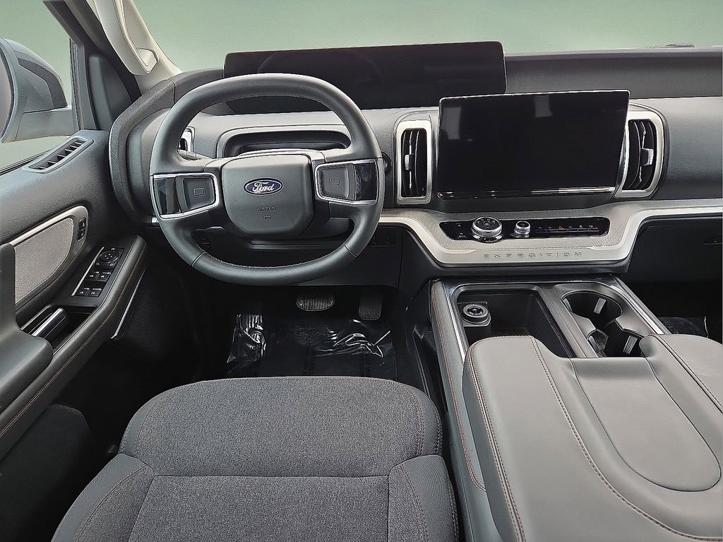 Used 2025 Ford Expedition Active image 20